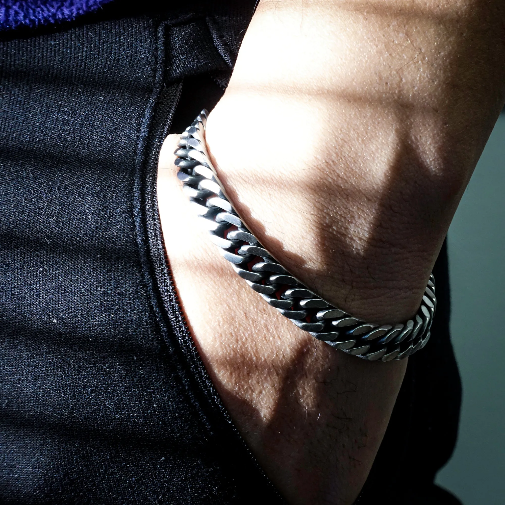 Badass Linguist Gifts, I'm Linguist not a magician, Sarcastic Cuban Link Chain Bracelet for Linguist Birthday Christmas for  Men, Women, Friends, Coworkers